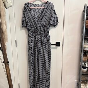 Black and White V-Neck Patterned Maxi Dress